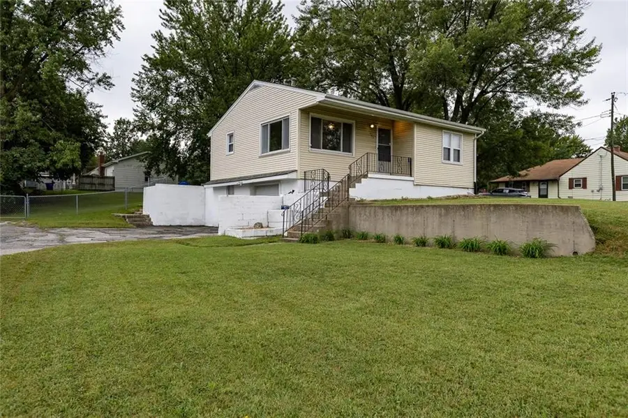 1405 NE 72 Street, Gladstone, MO 64118 - #2