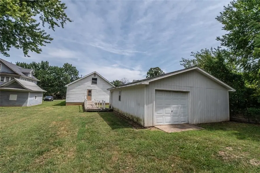 117 S 8th Street, Fredonia, KS 66736 - #2