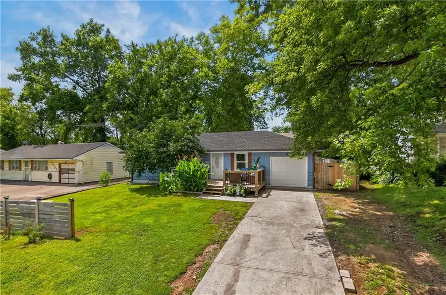 10200 Bellaire Avenue, Kansas City, MO 64134 - #2
