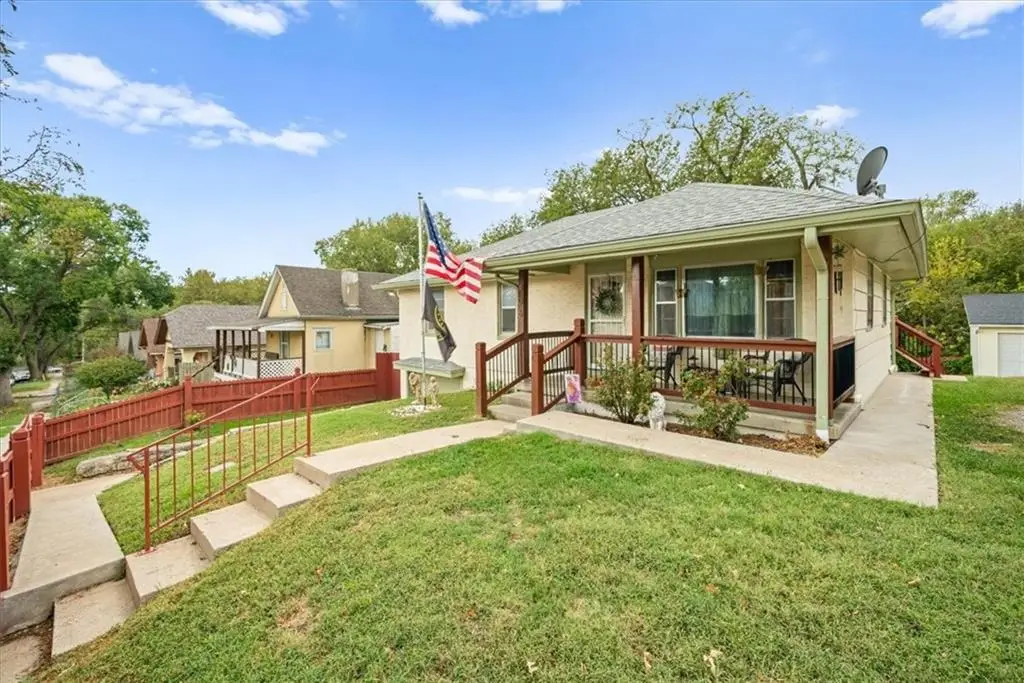 406 Elmwood Avenue, Kansas City, MO 64124 - #1