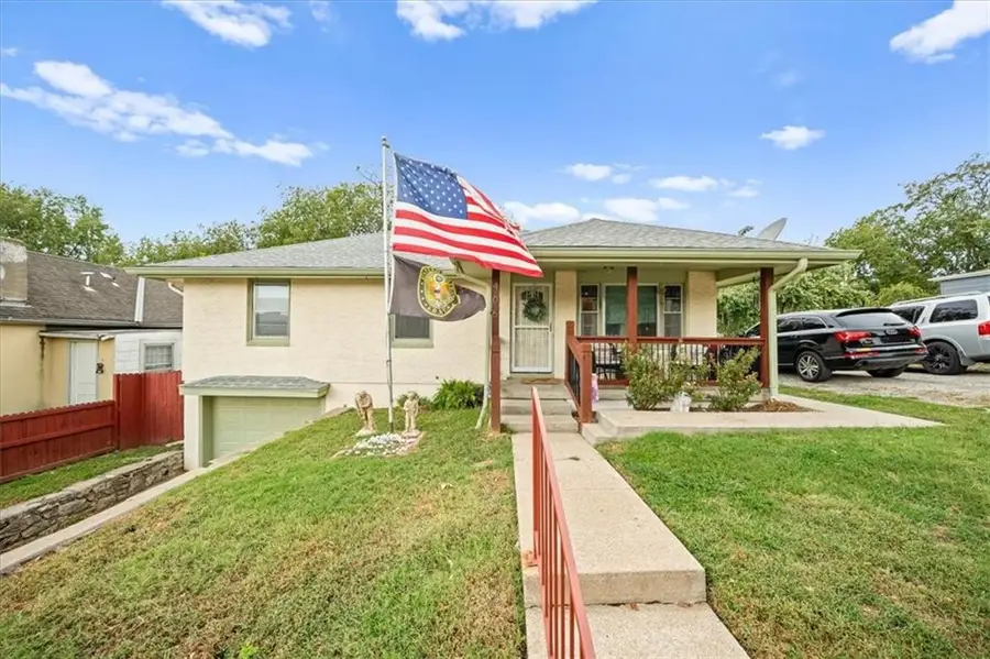 406 Elmwood Avenue, Kansas City, MO 64124 - #3