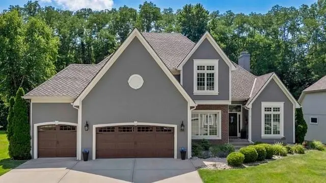 5812 Manor Drive, Parkville, MO 64152 - #1