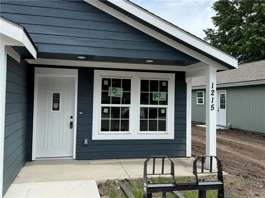 1215 S Maple Street, Ottawa, KS 66067 - #3