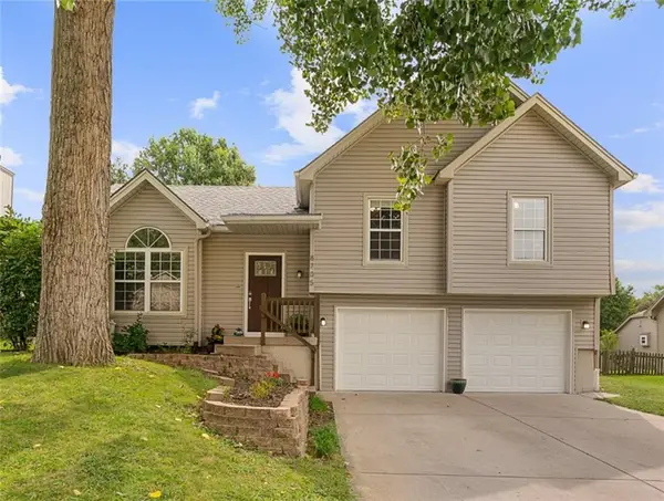 8705 N Carson Avenue, Kansas City, MO 64153