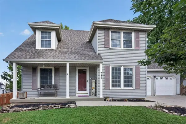 732 N Persimmon Drive, Olathe, KS 66061