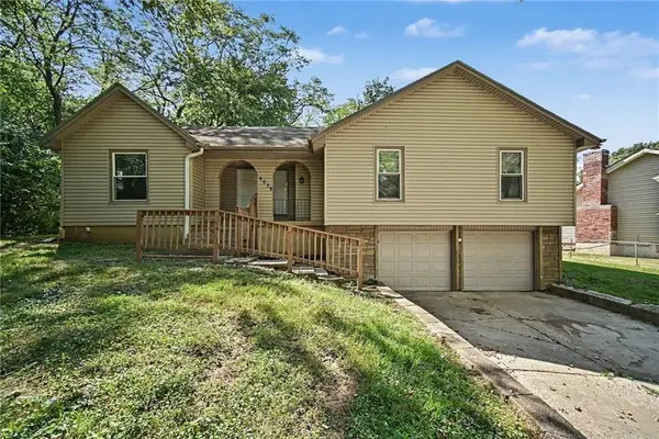 9038 Manning Avenue, Kansas City, MO 64138