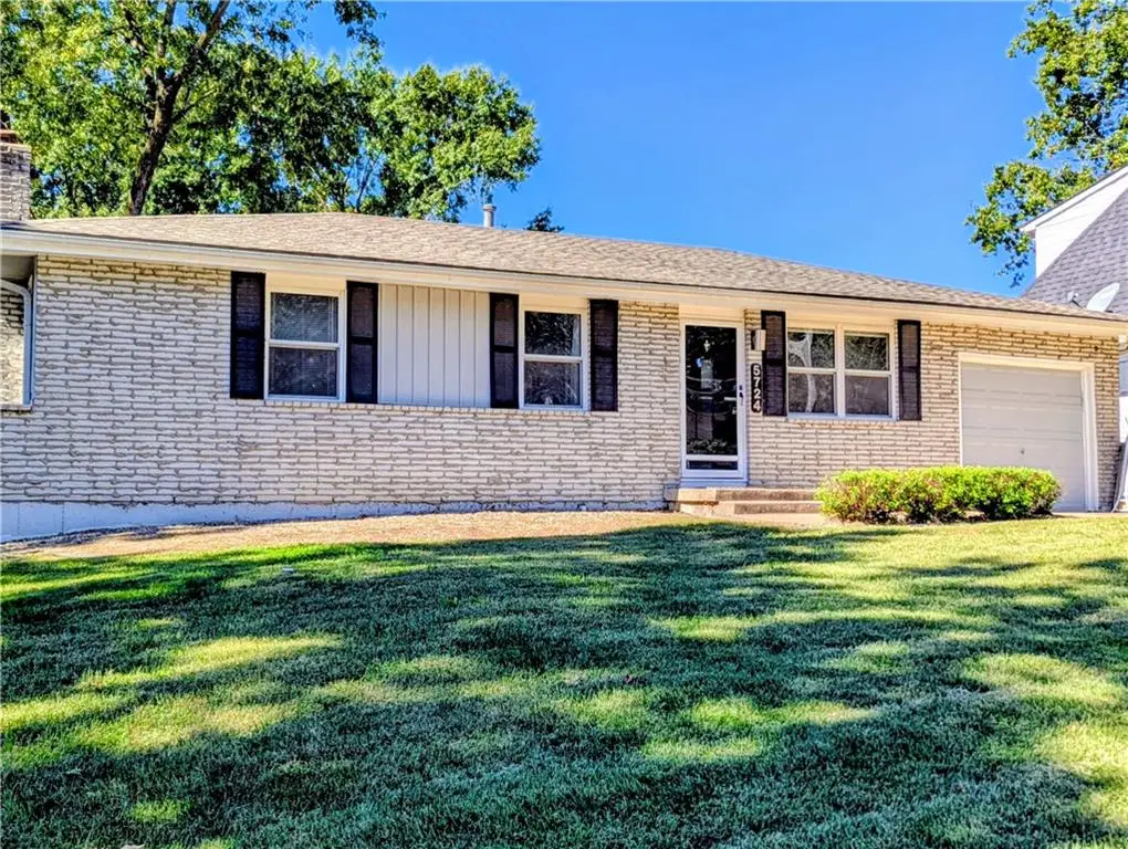 5724 N Denver Avenue, Kansas City, MO 64119 - #1