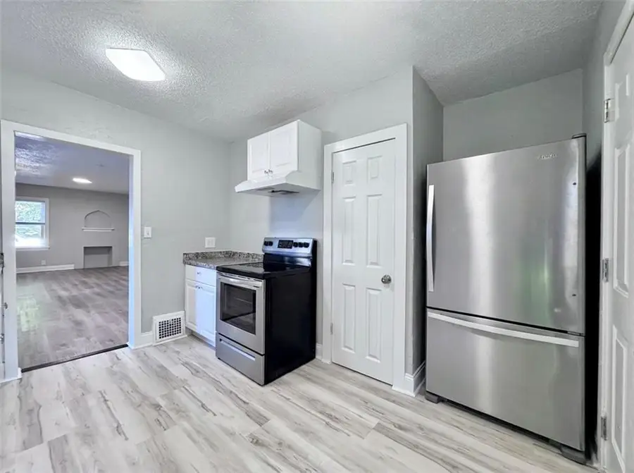 3847 E 60th Terrace, Kansas City, MO 64130 - #3