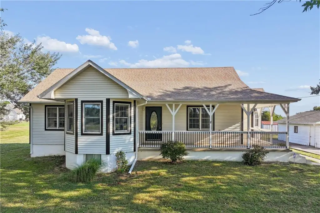 32130 W 363 Street, Osawatomie, KS 66064 - #1