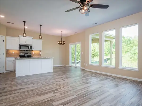 1305 NE White Oaks Lane, Oak Grove, MO 64075