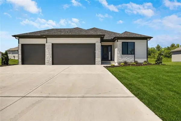 104 SW Nelson Drive, Blue Springs, MO 64014