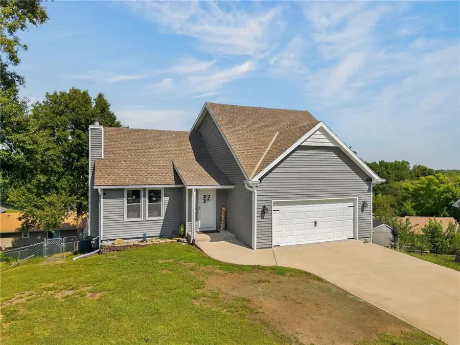 306 Lakeland Drive, Smithville, MO 64089 - #2