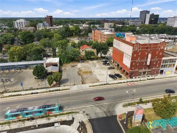 3260 Main Street, Kansas City, MO 64111