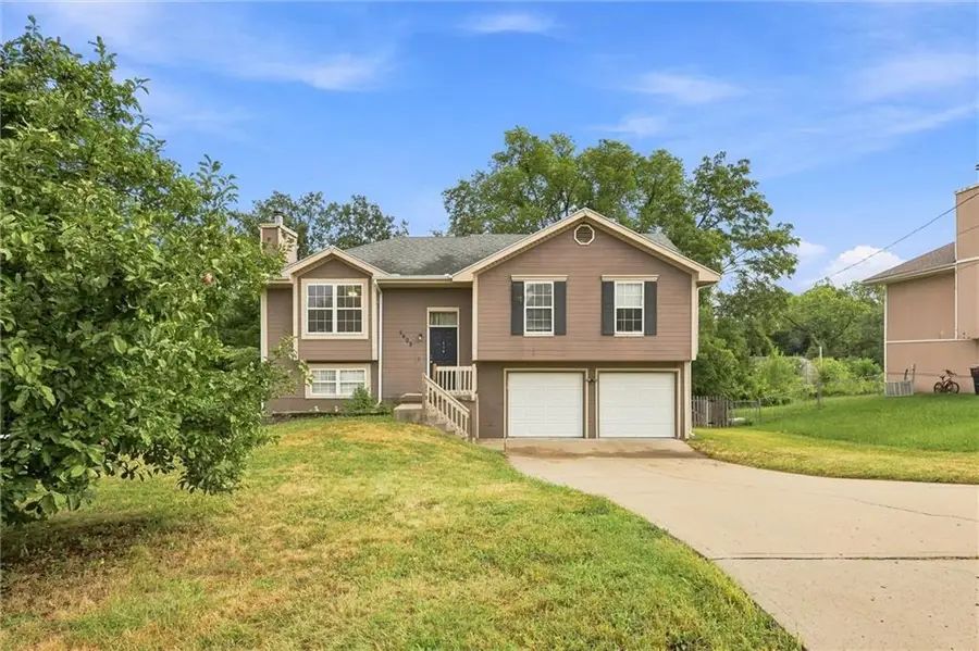 5409 N Poe Avenue, Kansas City, MO 64119 - #2