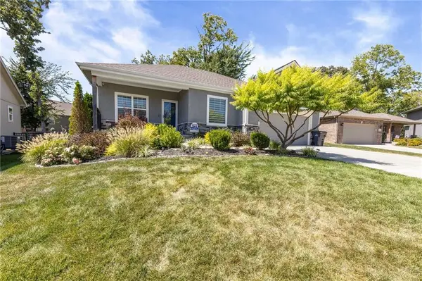 12526 S Hedge Court, Olathe, KS 66061