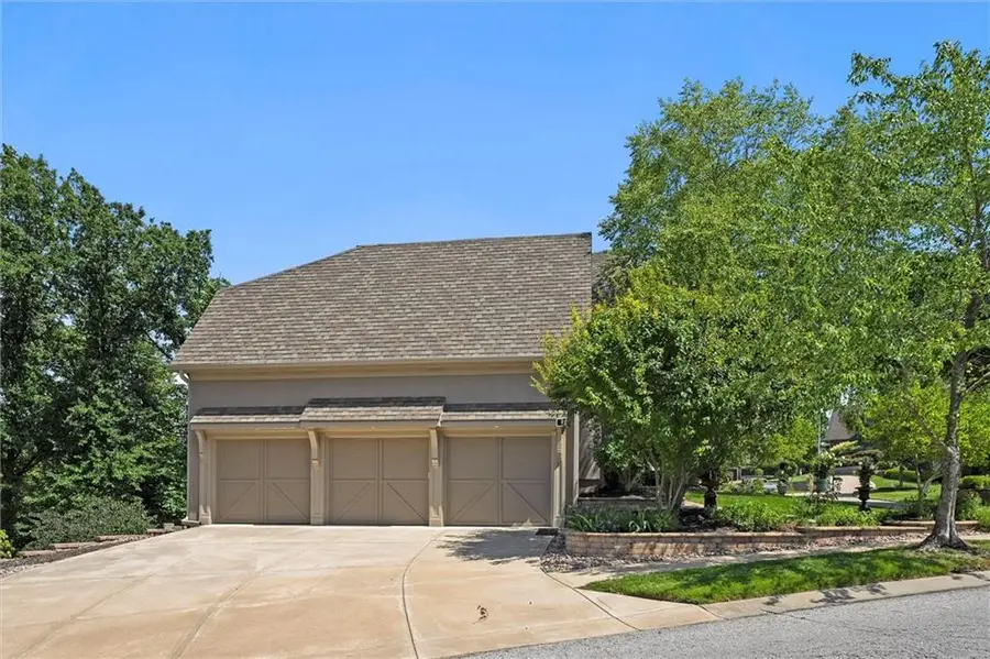 6001 N Cosby Avenue, Kansas City, MO 64151 - #3