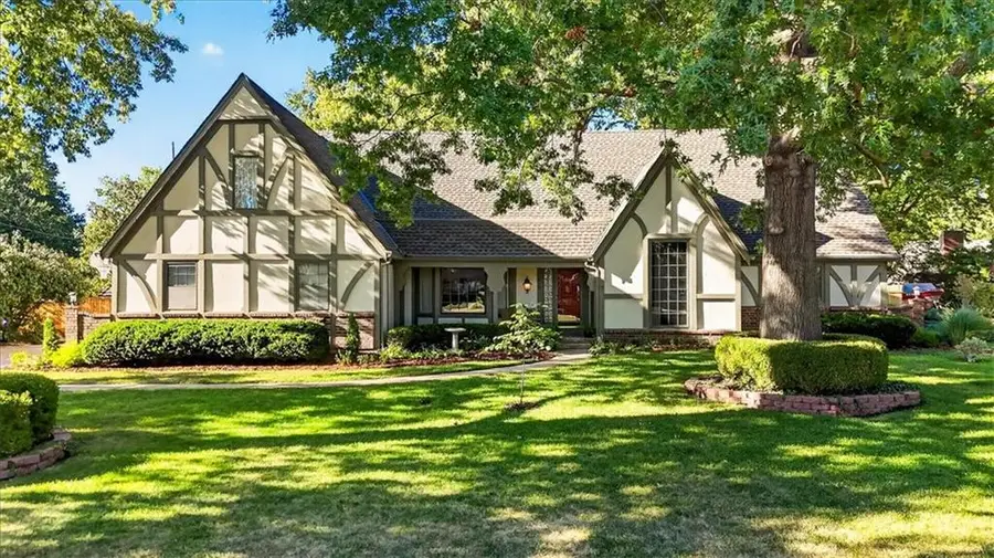 3516 W 101st Terrace, Leawood, KS 66206 - #2