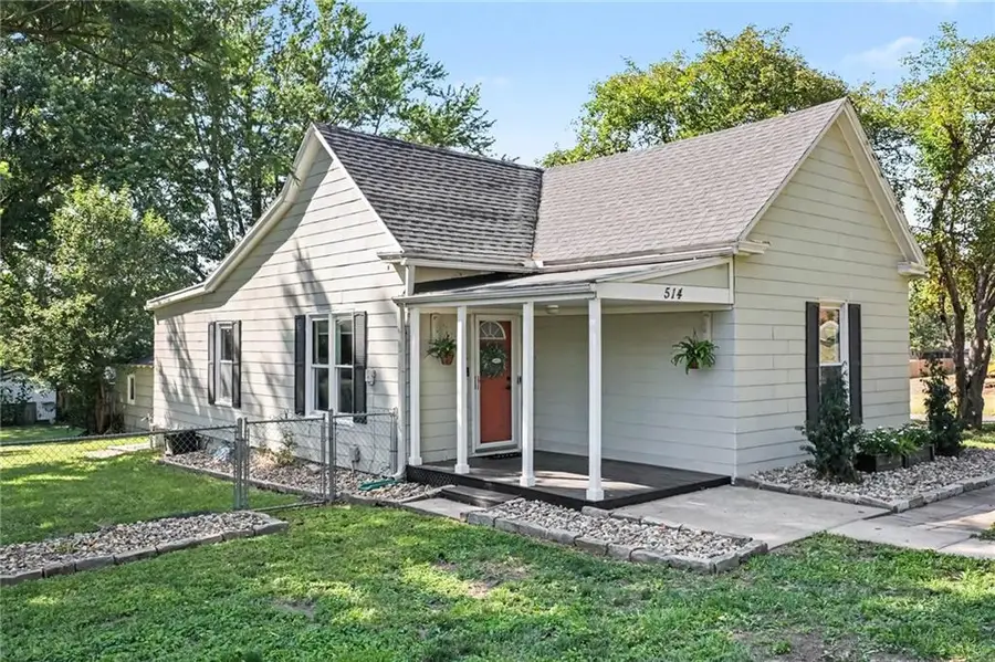 514 N Maple Avenue, Smithville, MO 64089 - #2