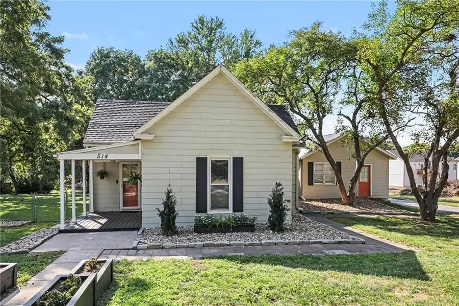 514 N Maple Avenue, Smithville, MO 64089 - #3