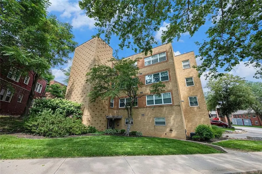 4339 Roanoke Parkway, Kansas City, MO 64111 - #3