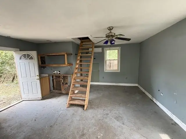 3035 Donnelly Avenue, Kansas City, MO 64129 - #2