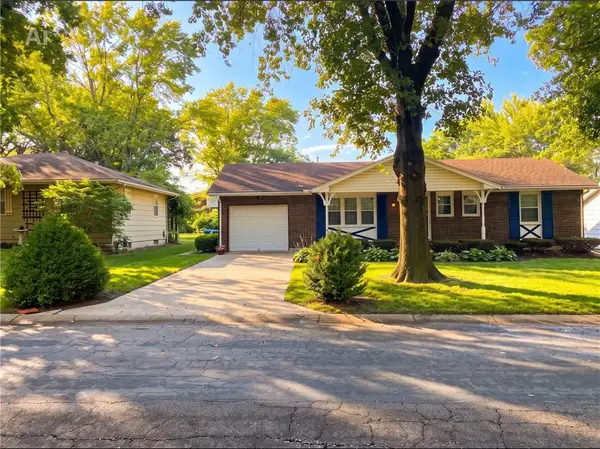 702 NE Darwin Street, Lee's Summit, MO 64063