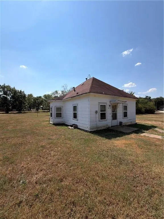 211 Charles Street, Humboldt, KS 66748 - #2