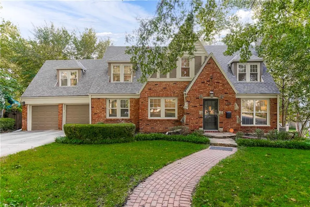 6821 Brookside Road, Kansas City, MO 64113 - #1