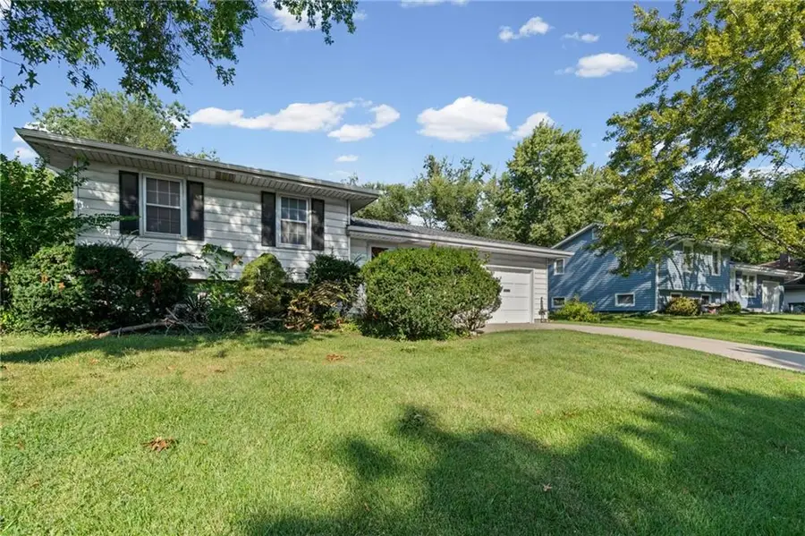 7426 Stearns Street, Shawnee, KS 66203 - #2