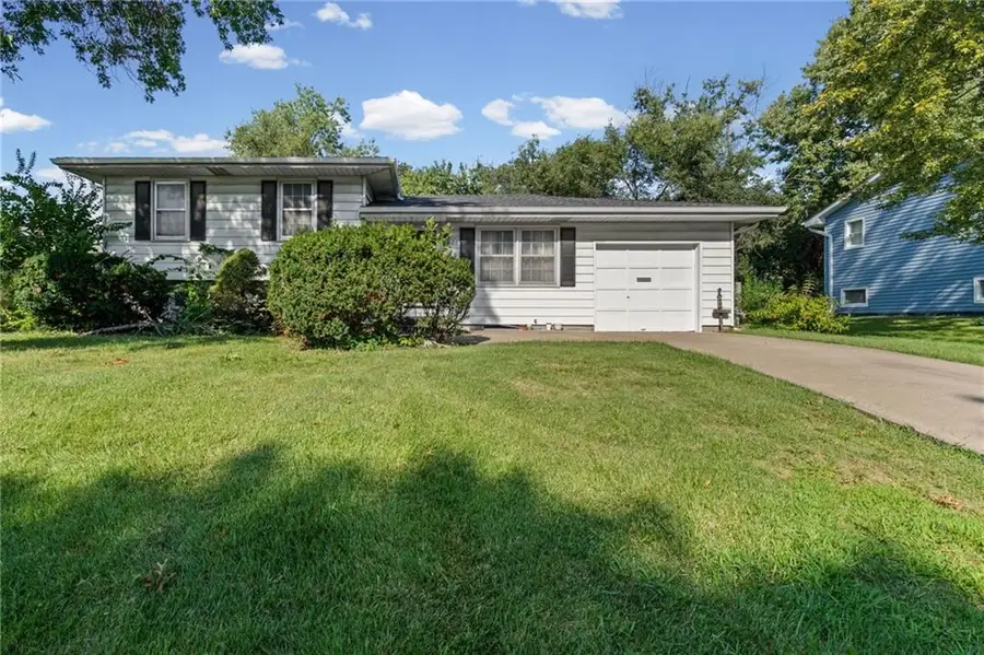 7426 Stearns Street, Shawnee, KS 66203 - #3