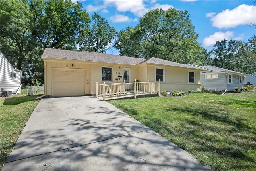 7937 Pennsylvania Avenue, Kansas City, MO 64114 - #2