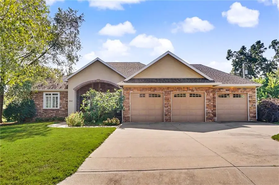 942 E Fairway Drive, Ottawa, KS 66067 - #3