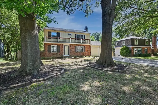 8901 W 98th Terrace, Overland Park, KS 66212