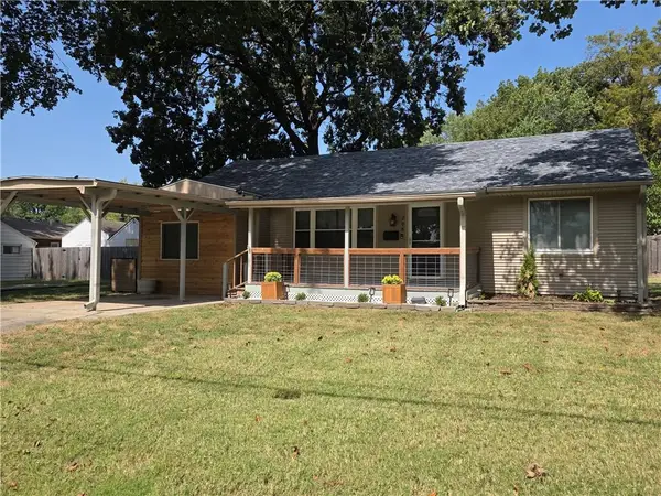 208 SW 5th Street, Lee's Summit, MO 64063