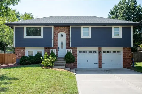 1837 W Chambery Drive, Olathe, KS 66061