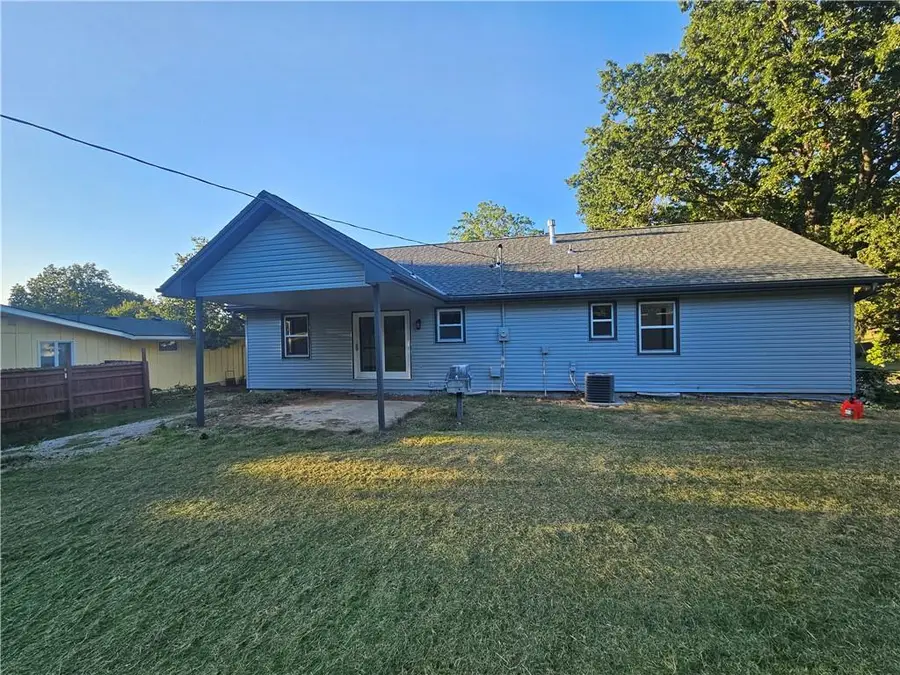 321 E 106th Terrace, Kansas City, MO 64114 - #2