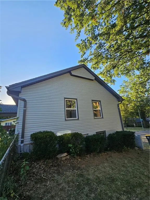 321 E 106th Terrace, Kansas City, MO 64114 - #3