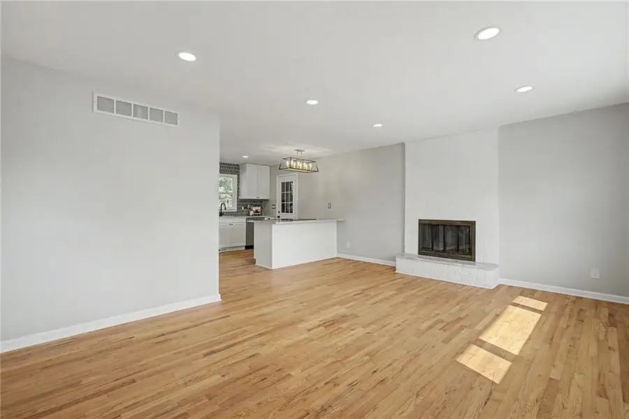 6732 N Madison Avenue, Kansas City, MO 64118 - #2