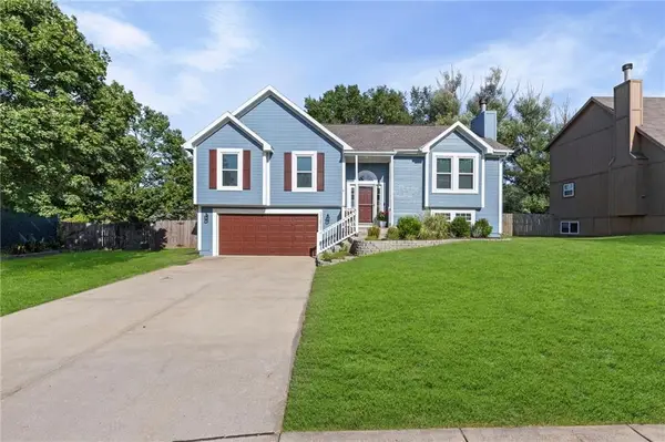 21812 S Vine Street, Spring Hill, KS 66083