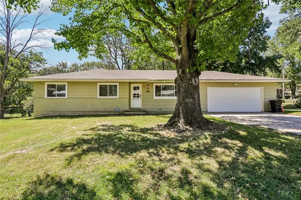 207 SW 19th Street, Oak Grove, MO 64075 - #1