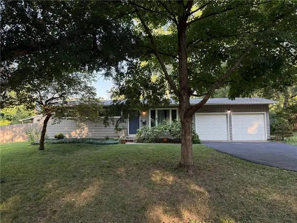 7956 Canterbury Street, Prairie Village, KS 66208