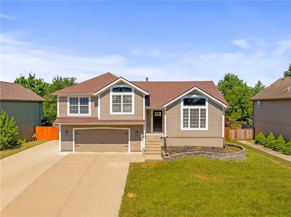524 E Hawthorn Street, Gardner, KS 66030