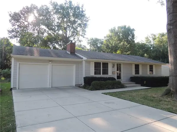 8703 Belleview Avenue, Kansas City, MO 64114