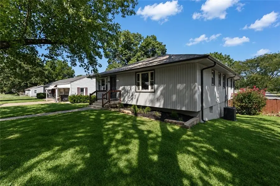 5813 Sterling Avenue, Raytown, MO 64133 - #2