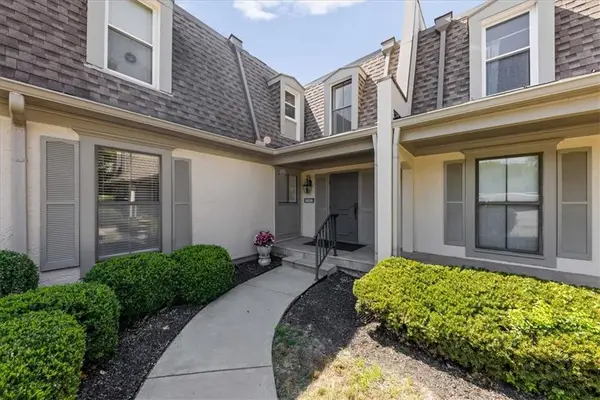 10758 Glenwood Street #C, Overland Park, KS 66211