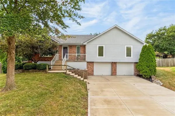 906 NW Chestnut Circle, Blue Springs, MO 64015