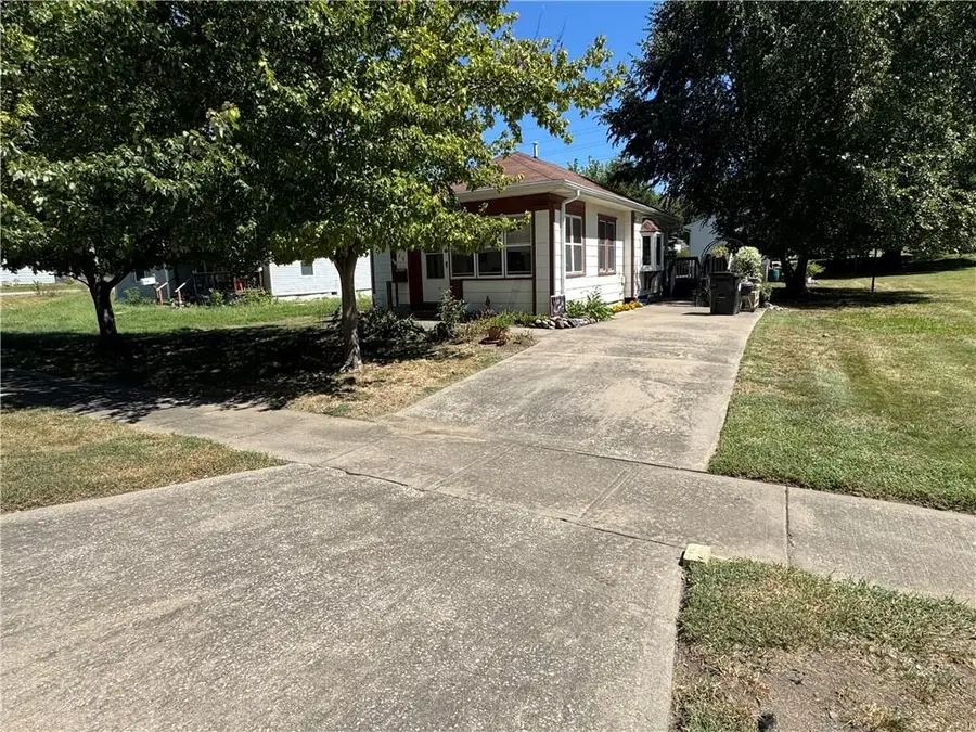 218 N Campbell Street, Pleasant Hill, MO 64080 - #2