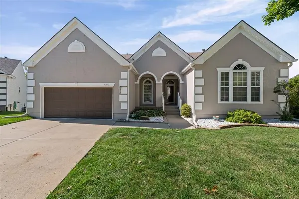 9202 N Charlotte Court, Kansas City, MO 64155