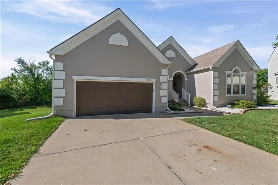 9202 N Charlotte Court, Kansas City, MO 64155 - #2