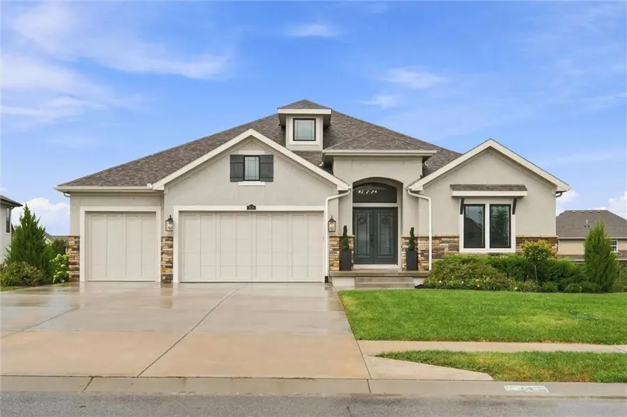 2818 NE 102nd Street, Kansas City, MO 64155 - #2